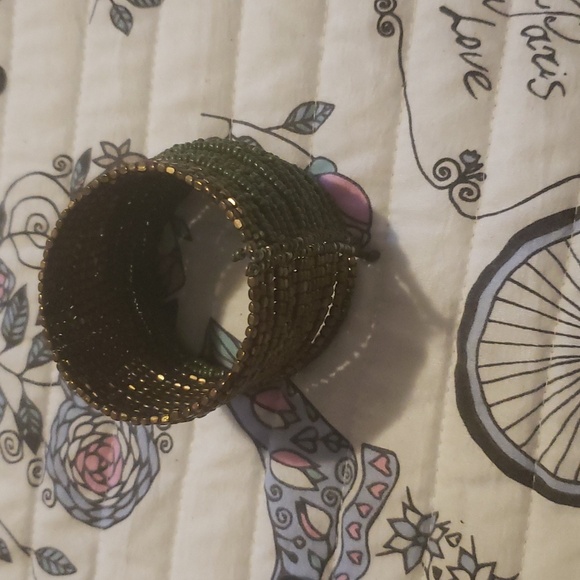 Cuff bracelet green and gold. - Picture 2 of 2